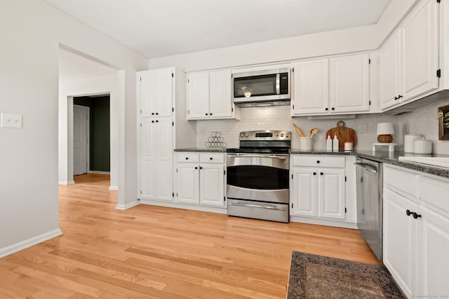 578 Pilgrim Hbr Unit 578, Wallingford, CT 06492 - kitchen with stainless steel appliances, white cabinets, decorative backsplash, and light wood finished floors