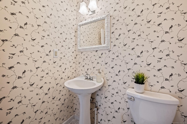 578 Pilgrim Hbr Unit 578, Wallingford, CT 06492 - bathroom featuring wallpapered walls