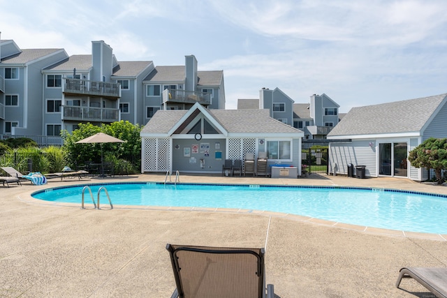 5 Mansfield Grove Rd Apt 341, East Haven, CT 06512 - community pool with a patio area