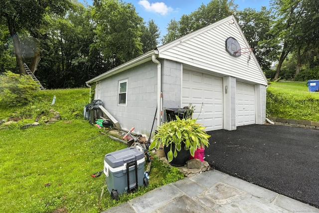 6 Topstone Dr, Danbury, CT 06810 - view of detached garage