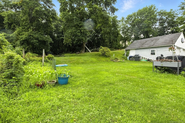6 Topstone Dr, Danbury, CT 06810 - view of grassy yard