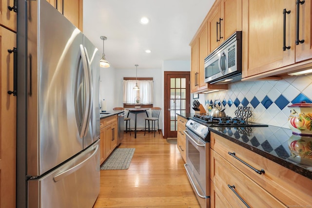 20 Cedar Crest Pl, Norwalk, CT 06854 - kitchen with appliances with stainless steel finishes, tasteful backsplash, light wood-style flooring, recessed lighting, and decorative light fixtures