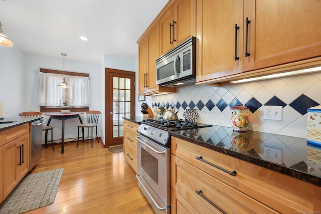 20 Cedar Crest Pl, Norwalk, CT 06854 - kitchen with appliances with stainless steel finishes, decorative backsplash, light wood-style floors, hanging light fixtures, and recessed lighting