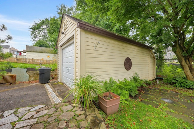 20 Cedar Crest Pl, Norwalk, CT 06854 - view of outdoor structure with driveway