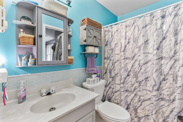 7 Pheasant Run Rd Unit 1, Kent, CT 06757 - full bath with vanity, tile walls, a wainscoted wall, and a shower with curtain