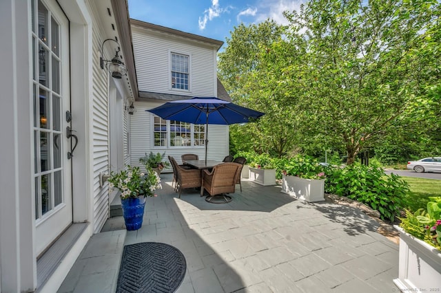 14 Ely Ln, Killingworth, CT 06419 - view of patio featuring outdoor dining space