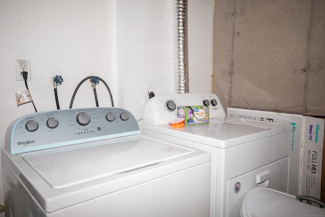 116 Michael Ave, East Hartford, CT 06108 - laundry room with washing machine and clothes dryer
