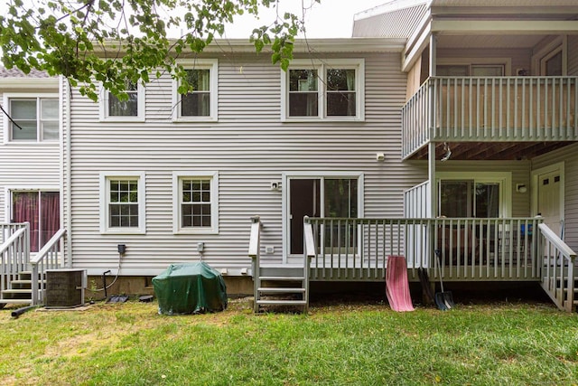 286 Laura Blvd Unit 286, Norwich, CT 06360 - rear view of property featuring a lawn and a deck