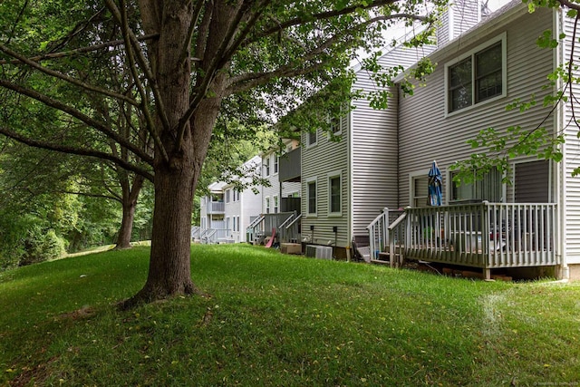 286 Laura Blvd Unit 286, Norwich, CT 06360 - view of grassy yard with a deck