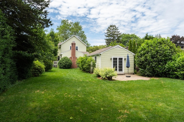 45 Graves Ave, Guilford, CT 06437 - view of grassy yard featuring a patio
