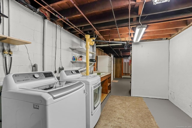 53 Cleveland St, Putnam, CT 06260 - laundry area featuring washing machine and dryer