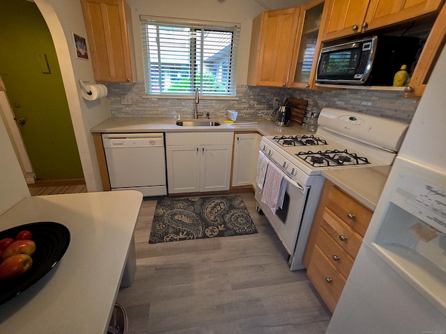 20 Greenbriar Dr Apt H, Farmington, CT 06032 - photo 2