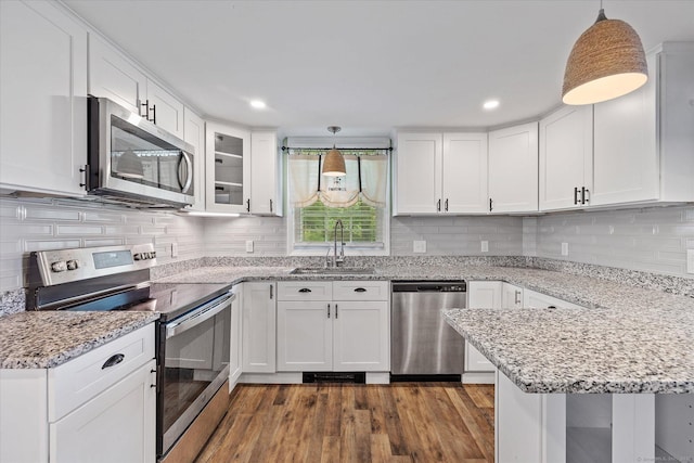 70 Laurel Hill Dr, Woodstock, CT 06282 - kitchen featuring stainless steel appliances, dark wood-style floors, white cabinetry, a peninsula, and recessed lighting