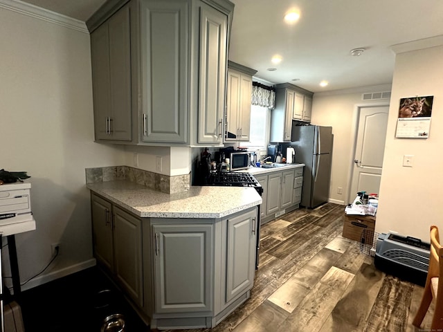 435 High St Lot 10, Groton, CT 06355 - kitchen with appliances with stainless steel finishes, gray cabinets, crown molding, dark wood-style floors, and recessed lighting