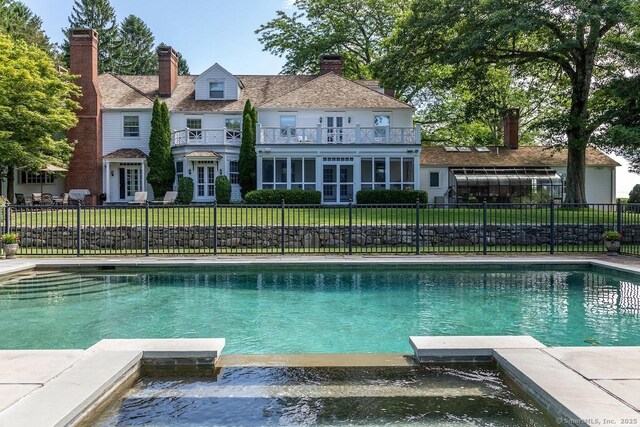 view of swimming pool with a pool with connected hot tub
