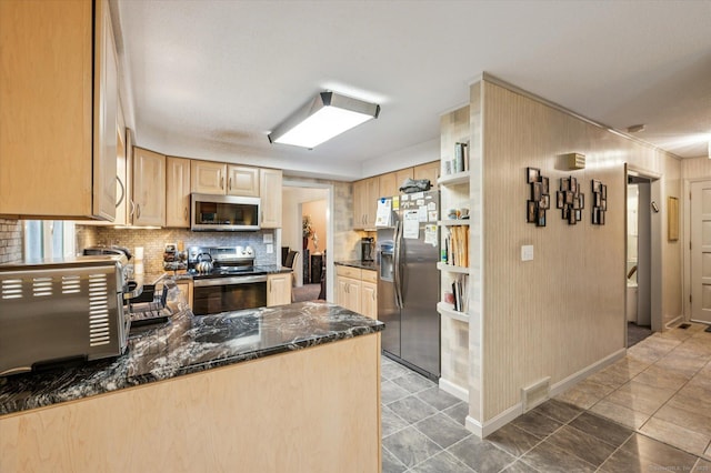 18 Banks Rd, Simsbury, CT 06070 - kitchen with stainless steel appliances, backsplash, light brown cabinets, dark stone counters, and a peninsula