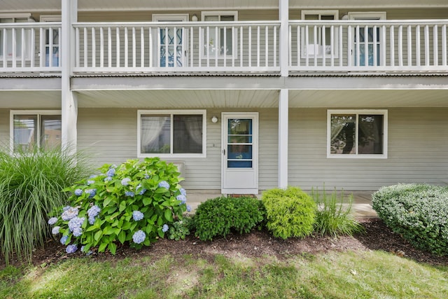 718 Cove Rd Apt 3, Stamford, CT 06902 - property entrance with a balcony