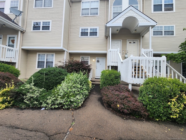 2390 State St Apt 7D, Hamden, CT 06517 - view of front of home