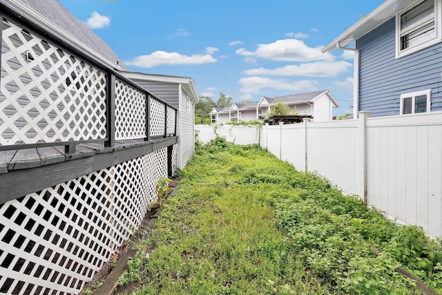 34 2nd Ave, East Haven, CT 06512 - view of yard featuring a deck