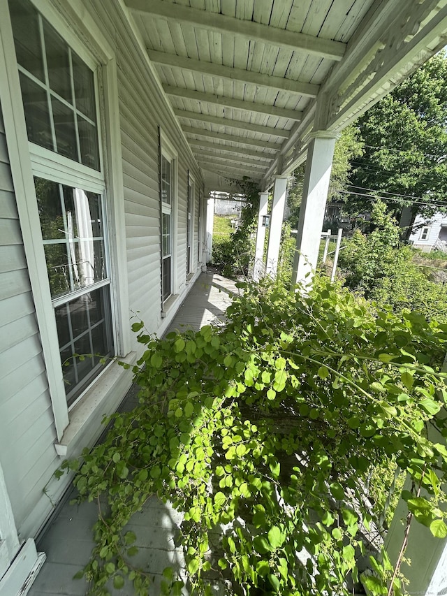 36 Boswell Ave, Norwich, CT 06360 - view of yard featuring a porch