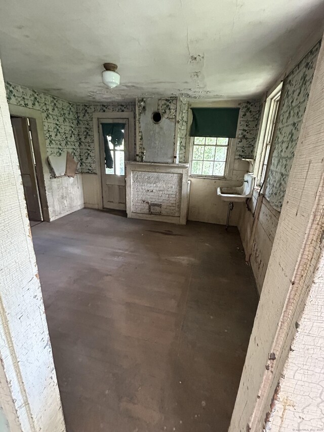 36 Boswell Ave, Norwich, CT 06360 - view of unfurnished living room