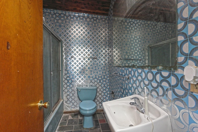 25 Summer Pl, Milford, CT 06460 - bathroom with wallpapered walls and enclosed tub / shower combo