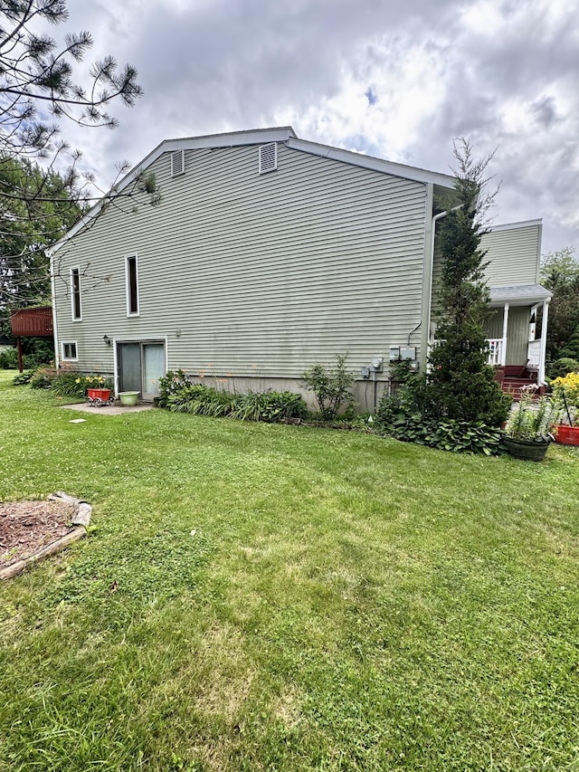 70 Regency Dr, Windsor, CT 06095 - view of side of property with a lawn
