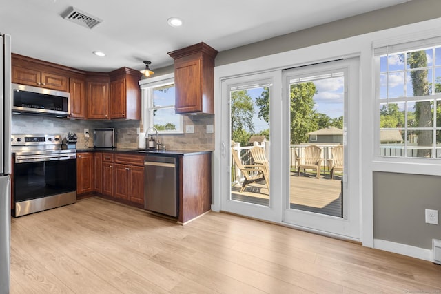 24 Pine Tree Rdg, Meriden, CT 06450 - kitchen featuring stainless steel appliances, light wood finished floors, backsplash, healthy amount of natural light, and recessed lighting