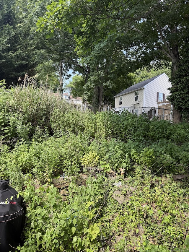 72 School St, Norwich, CT 06360 - view of yard