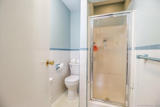 17 Robinhood Rd, Danbury, CT 06811 - bathroom featuring tile walls, a shower stall, and wainscoting