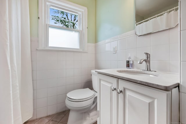 22 Brundage St, Stamford, CT 06907 - full bath featuring tile walls, vanity, tile patterned floors, a wainscoted wall, and curtained shower