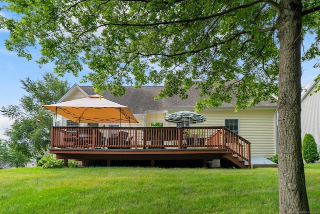 25 Quarry Ln Unit 25, Berlin, CT 06037 - back of house featuring a deck, a yard, and roof with shingles