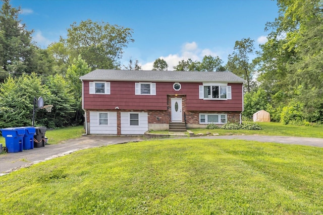 3 Old Hemlock Rd, Brookfield, CT 06804 - bi-level home with entry steps, a front lawn, and driveway