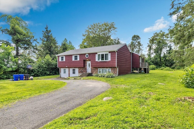 3 Old Hemlock Rd, Brookfield, CT 06804 - raised ranch with asphalt driveway and a front lawn