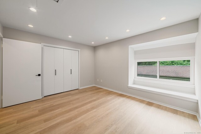 900 Heritage Vlg Unit B, Southbury, CT 06488 - unfurnished bedroom featuring light wood finished floors, recessed lighting, and a closet