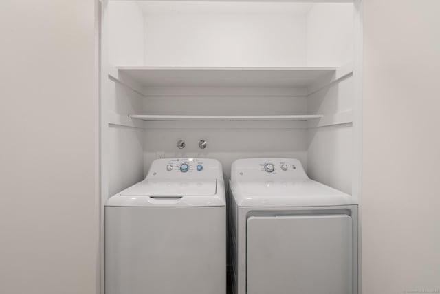 900 Heritage Vlg Unit B, Southbury, CT 06488 - laundry area featuring washer and dryer
