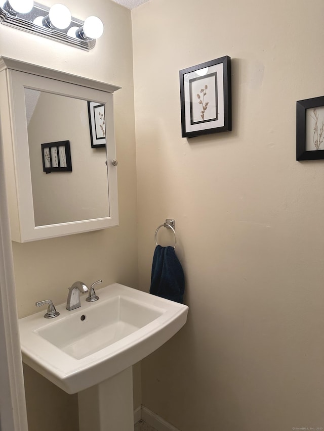 14 Lakeside Dr Unit Q, Ledyard, CT 06339 - bathroom with a sink
