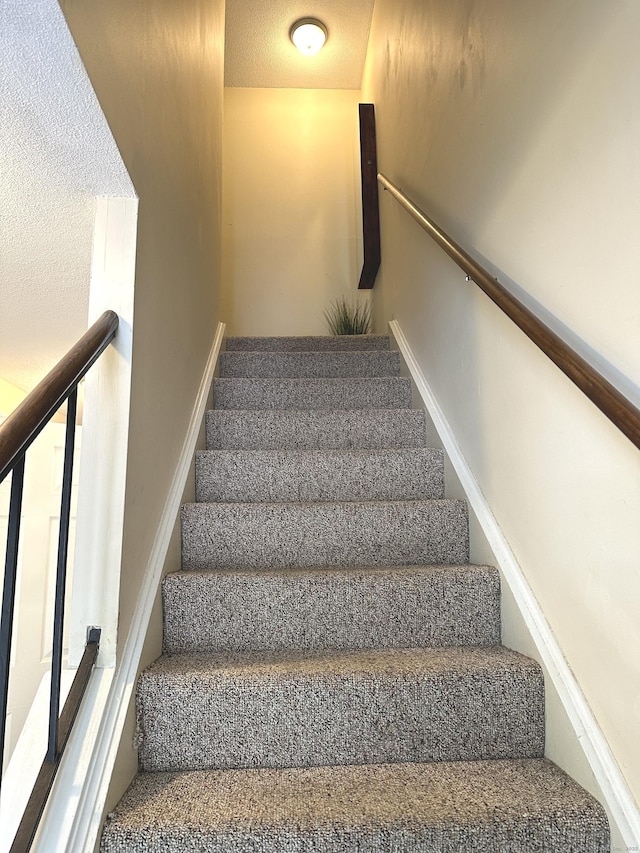 14 Lakeside Dr Unit Q, Ledyard, CT 06339 - view of stairway