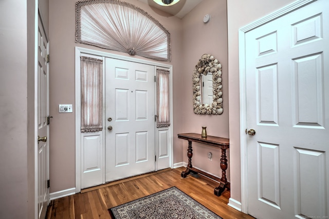 507 Elk Run Unit 507, Shelton, CT 06484 - foyer with wood finished floors and baseboards