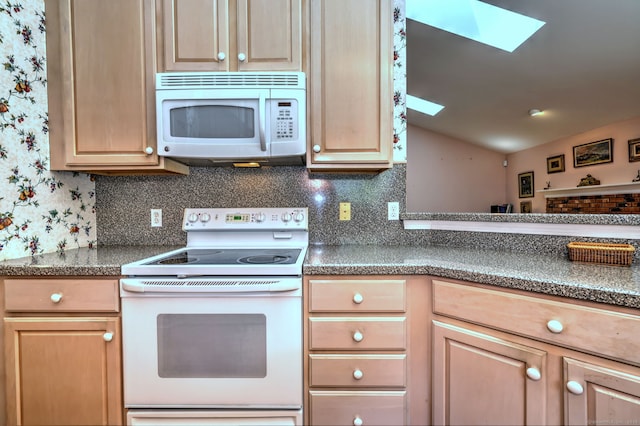 507 Elk Run Unit 507, Shelton, CT 06484 - kitchen with white appliances, a skylight, backsplash, and lofted ceiling