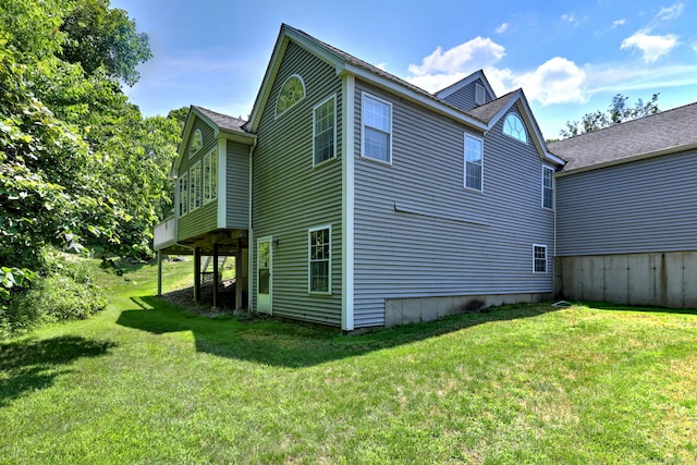 507 Elk Run Unit 507, Shelton, CT 06484 - view of property exterior with a lawn