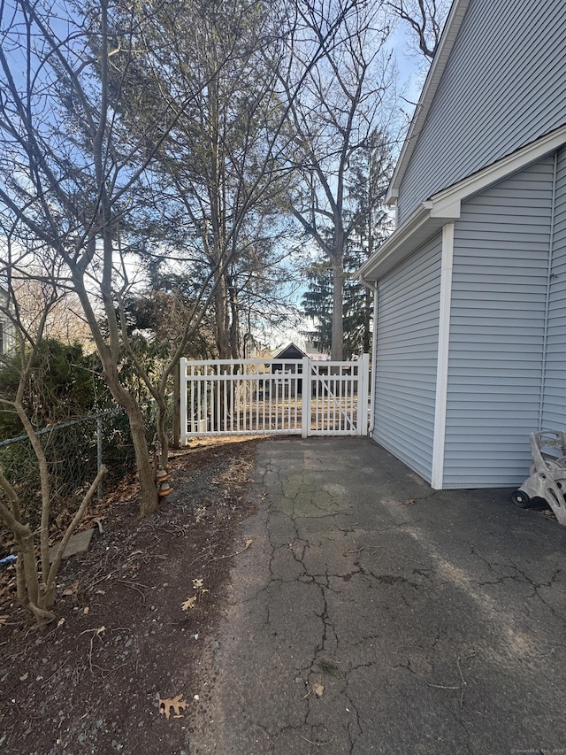 28 Devon Dr, Manchester, CT 06040 - view of patio featuring a gate