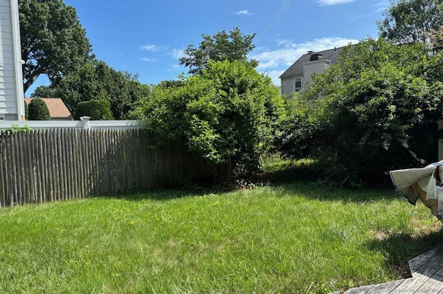 76 Pratt St, Fairfield, CT 06824 - view of yard