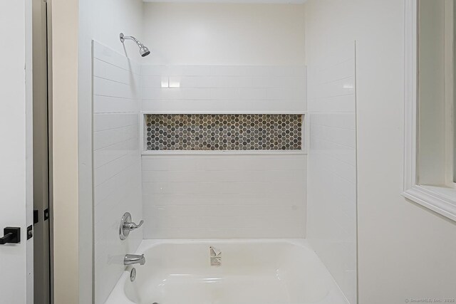 471 Moosup Pond Rd, Plainfield, CT 06354 - bathroom featuring shower / washtub combination