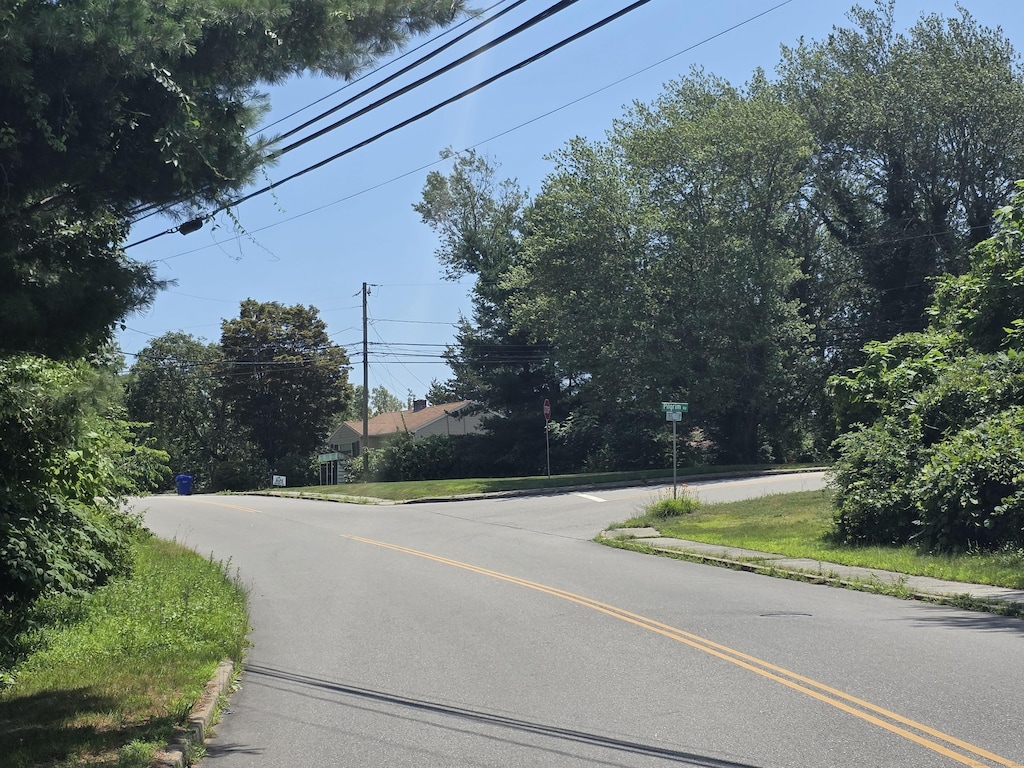 5 Bloomingdale Rd, Waterford, CT 06375