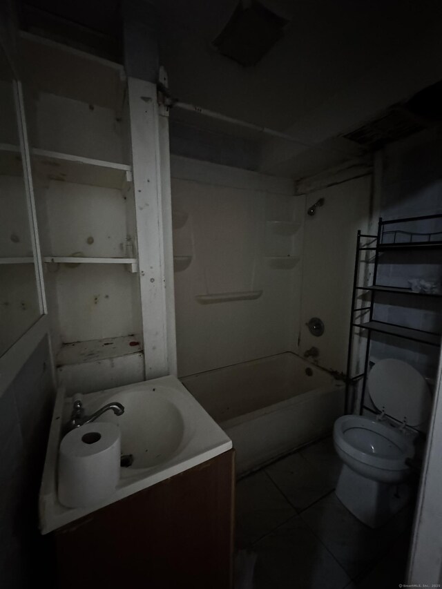 74 Fillmore St, New Haven, CT 06513 - bathroom featuring vanity, tub / shower combination, and tile patterned floors