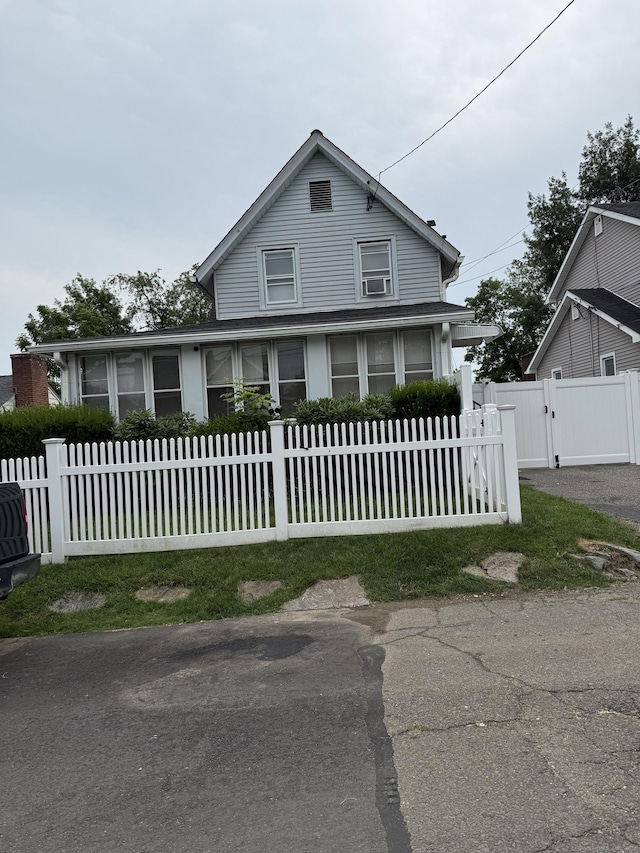 32 S St, Norwalk, CT 06854 - view of front facade with a gate and a fenced front yard