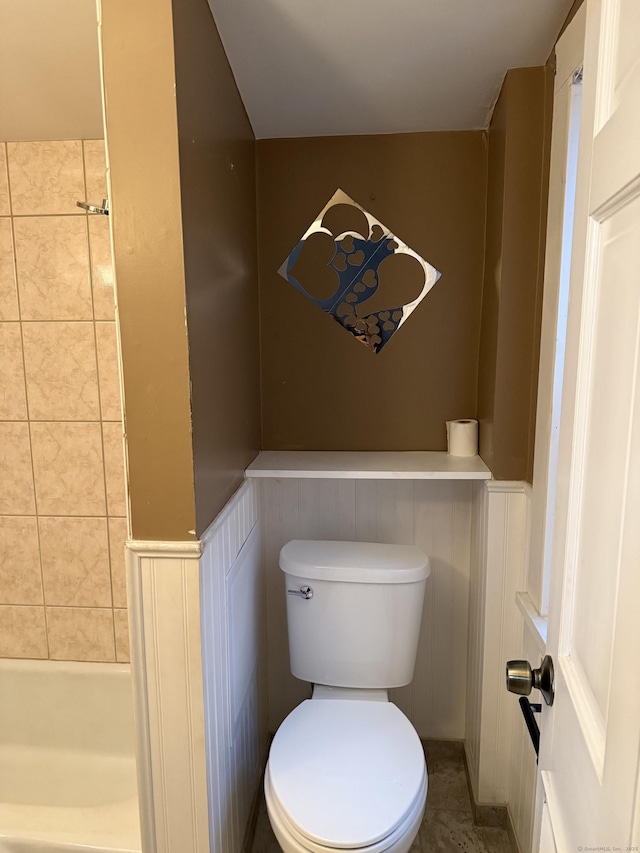 32 S St, Norwalk, CT 06854 - bathroom featuring a wainscoted wall, a decorative wall, and shower / bath combination