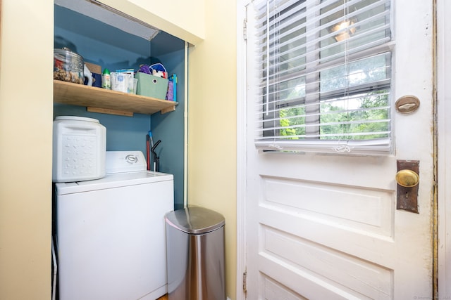 610 S Elm St, Wallingford, CT 06492 - washroom with washer / dryer
