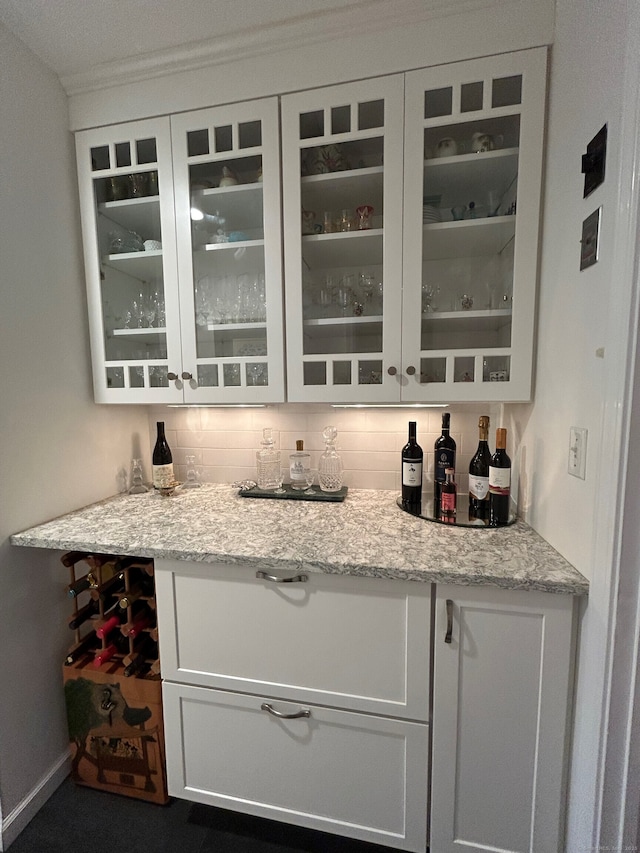 210 Jamestown Rd Unit 210, Stratford, CT 06614 - indoor dry bar featuring baseboards